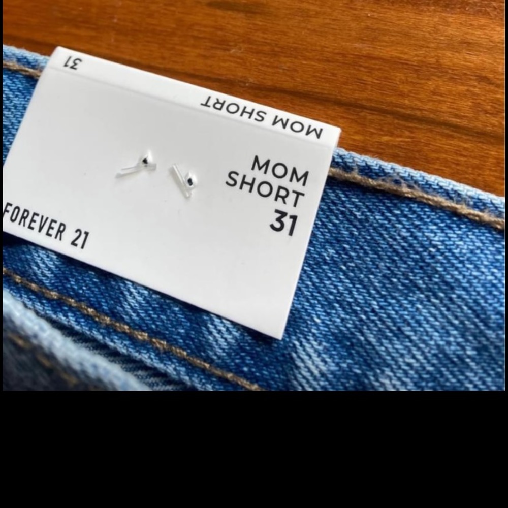 I have 2 pairs. I’m doing 2 seperate listings. Can combine fir shipping